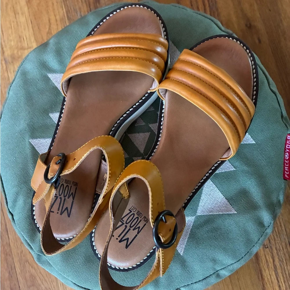 NEW - Miz Mooz orange leather sandals —  size 37 - Picture 2 of 6